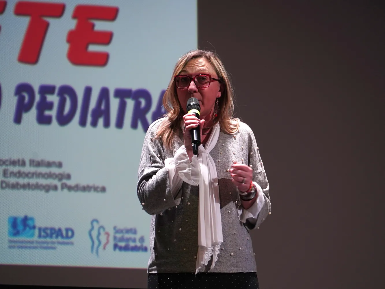 AGD Associazione Giovani con Diabete Bari - Bat - Taranto APS ETS - Foto dello Spettacolo “Social Fest!” con Antonio Stornaiolo - Meeting del Volontariato 2025 "Il Coraggio della Speranza" 14 Dicembre 2025 ore 17:00